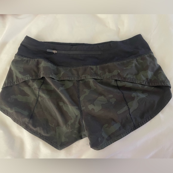 Lululemon camouflage shorts - Picture 2 of 3